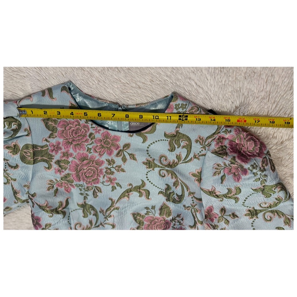 ASOS Short Sleeve Historical
Jacquard Dress - Picture 9 of 16